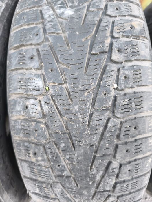 235/65R18 Nokian