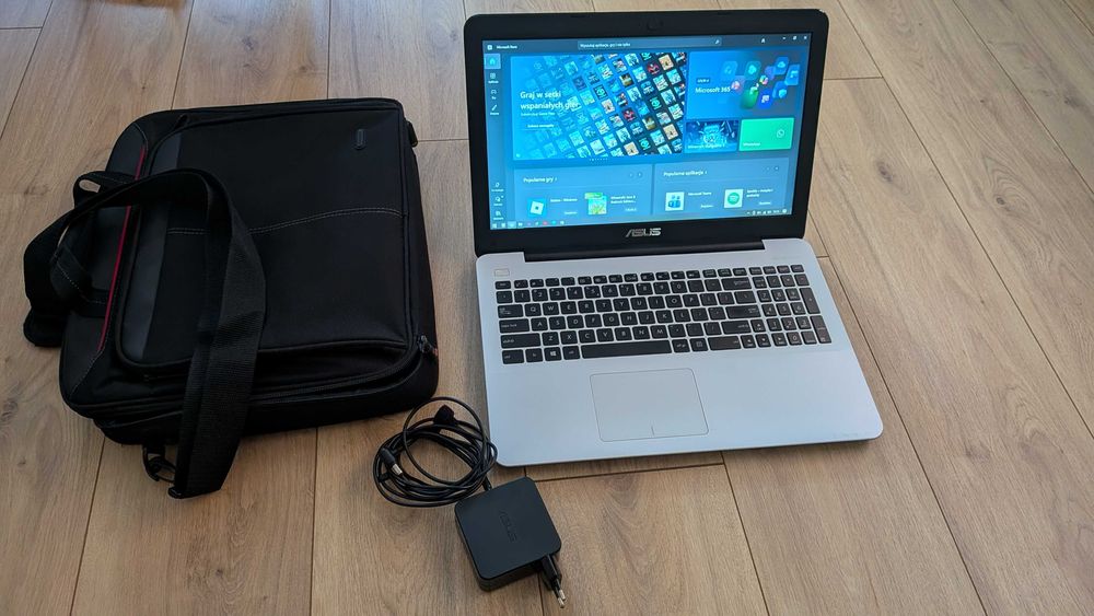 Laptop Asus K555L - Win 10 Home 64 bit, ssd- crucial 256 gb, ram- 8 gb, dvd, Intel HD, GeForce 820M, PTM 7950 + torba Targus