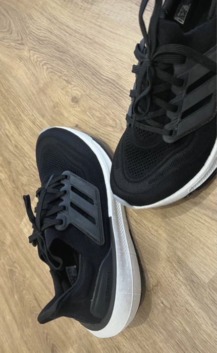 Tenis Adidas Ultraboost Light 41-1/3 Preto