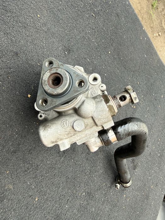 Насос Гур Audi A6C5 Passat B5 гур 4B0145155R насос