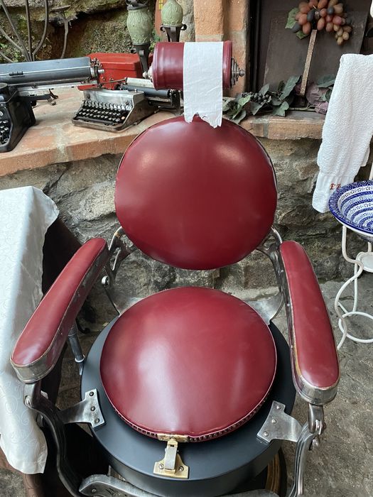 Cadeira de barbear antiga restaurada