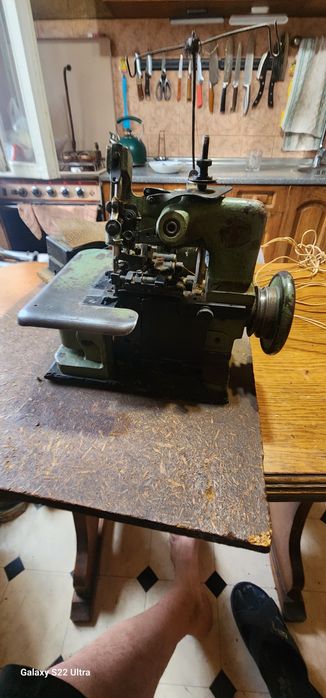 Оверлок промышленный  51 класс 2 х ниточный без двигателя