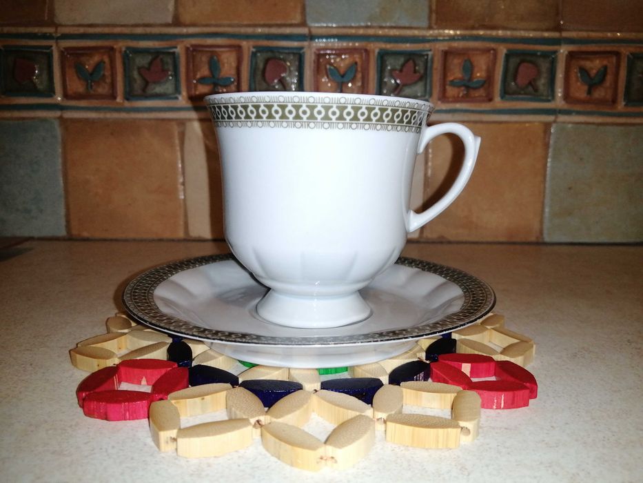 Filiżanka ze spodkiem-porcelana kanelowana wzór-Chodzież-stan ideał.