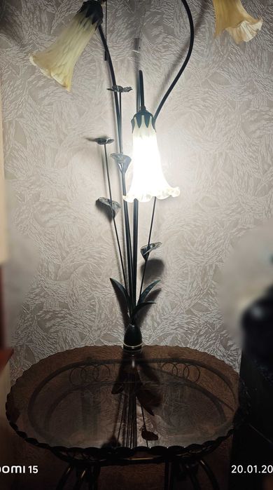 Продам торшер столик стеклянный светильник три плафона цветы 220 розет