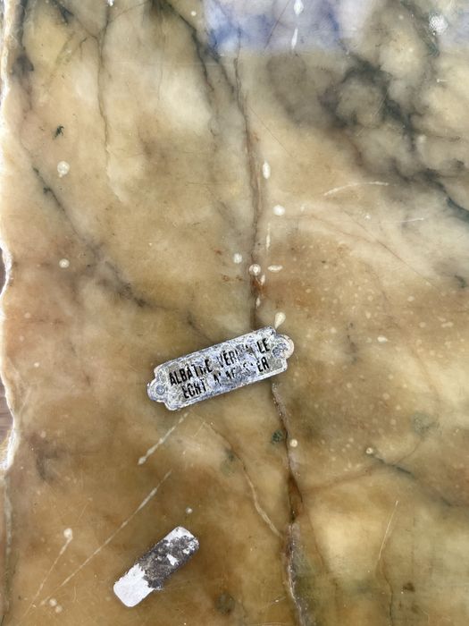 Ręcznie rzeźbiona popielniczka z alabastru