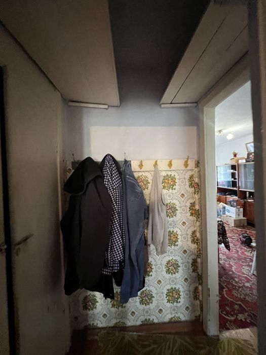 Продаж Тесленка 20, площа Володимира Великого, пл. Артема, під ремонт