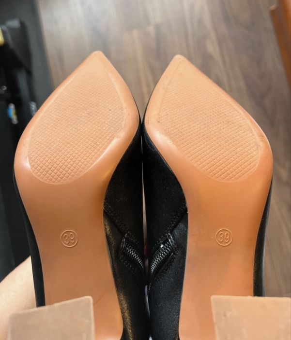 Botins com salto alto da moda a estrear