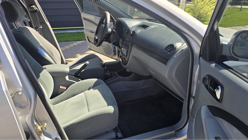 Машина Chevrolet Lacetti