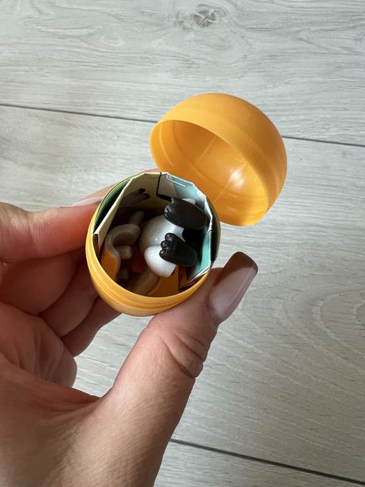 Zabawka figurka z Kinder niespodzianki pingwin