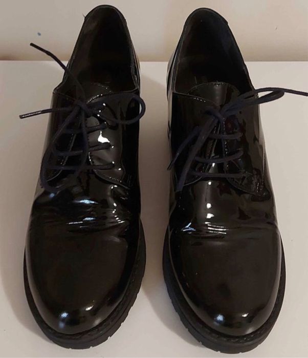 Vendo mocassins verniz