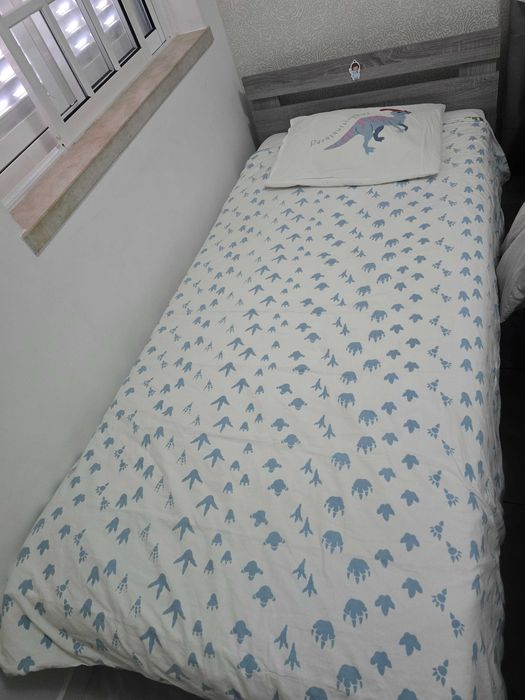 Cama de Solteiro Cinza como Nova