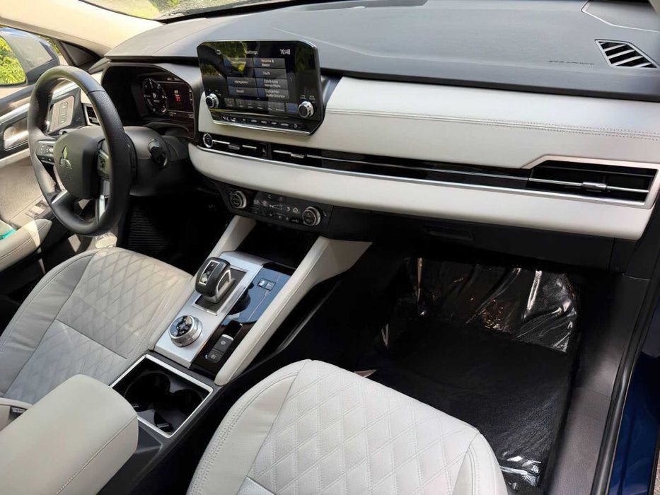 Mitsubishi Outlander PHEV SEL      2023