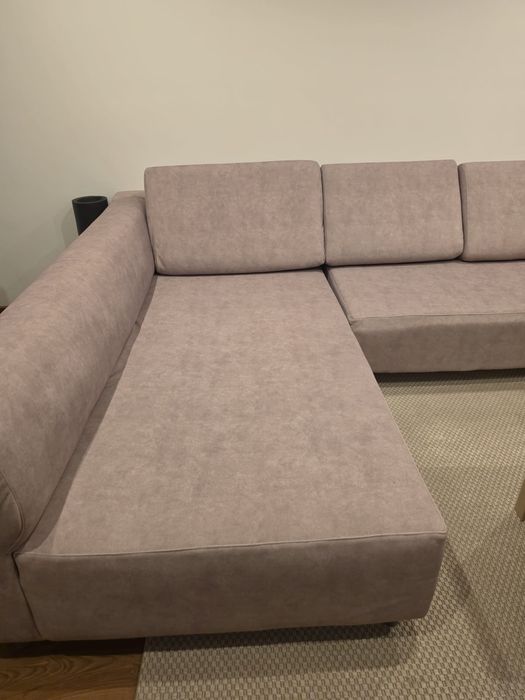 Sofa beje novo.