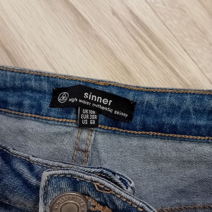 Prawdziwe jeansy wysoki stan Sinner M