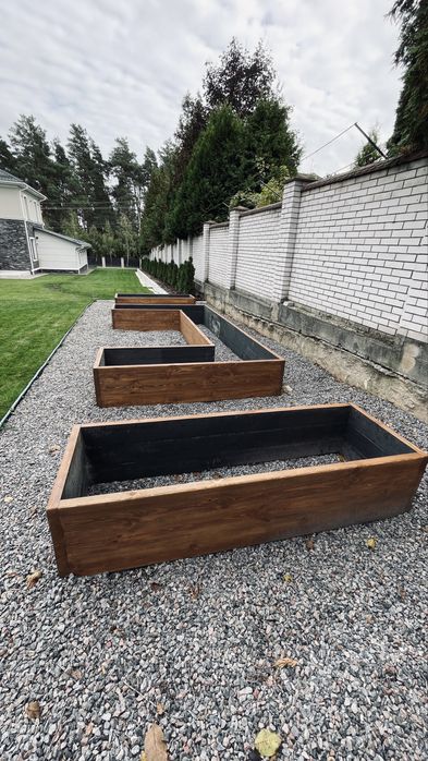 Високі грядки з дерева.