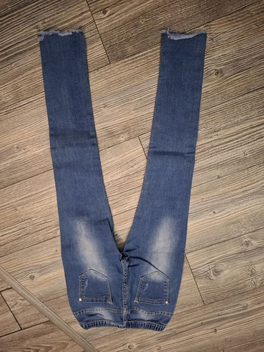 Spodnie dziewczęce jeansowe roz 146