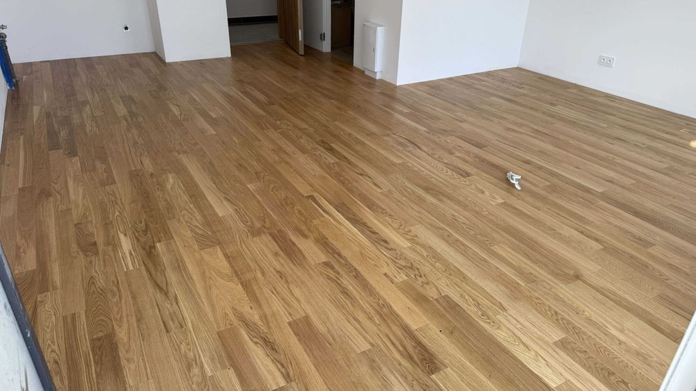 Deska dębowa lakierowana szczotkowana 11x90x990 (65 m2)