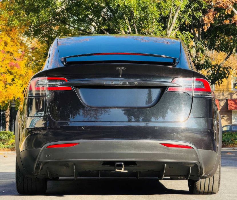 Tesla Model X 75D      2017