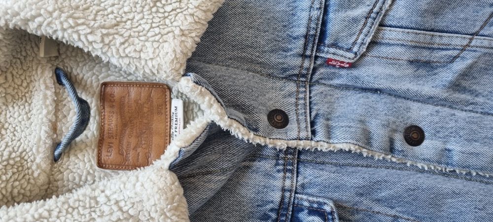Levis L.         .