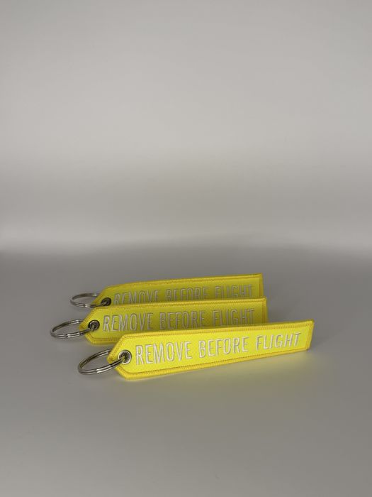 Breloki Remove Before Flight 3 szt – do kluczy / plecaka