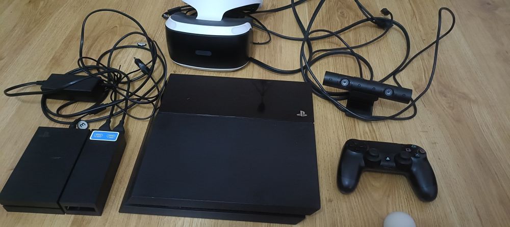 PlayStation 4 + comandos + 2 jogos VR + PlayStation VR