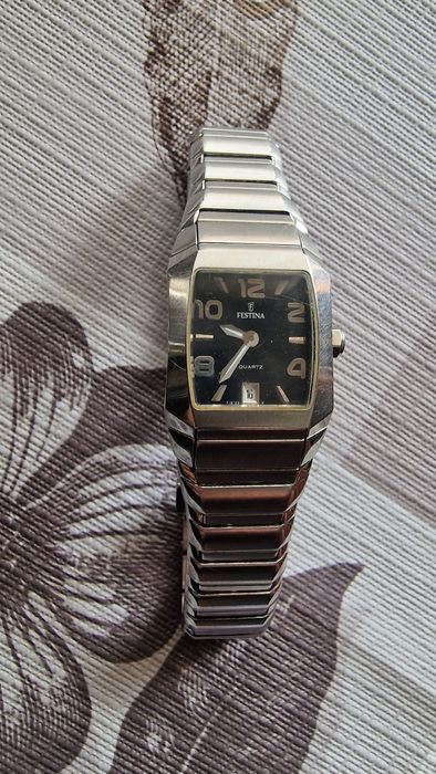 Relogio festina mulher novo todo aço  inox qualidade