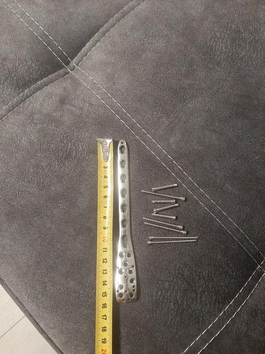 Пластина  титановая тітанова при переломе набор для остеозинтезу