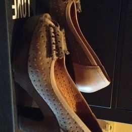 Sapato todo em pele Senhora