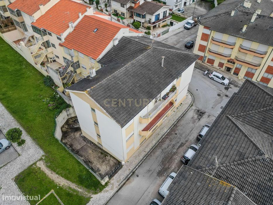 Garagem com 98,5 m² em Buarcos – Espaço Independente e Privativo