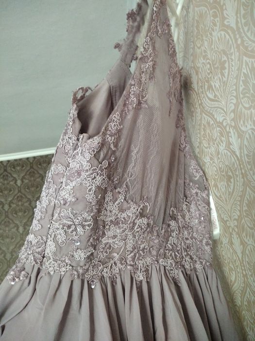 Продам сукні на випускний