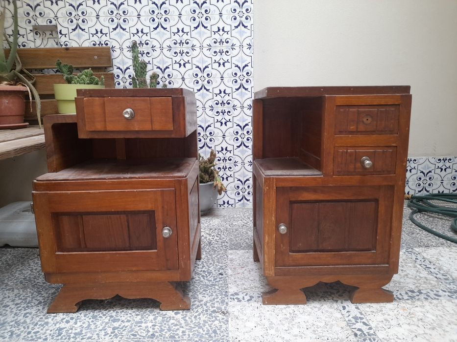 Cama anos 60 com estrado madeira + mesinhas de cabeceira