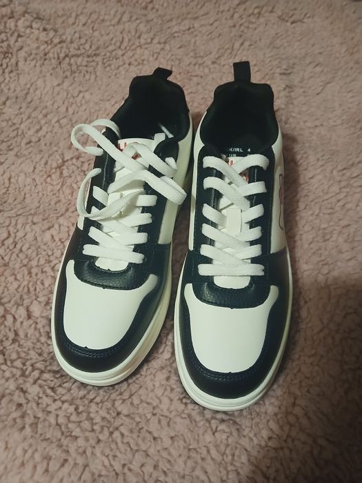 Sapatilhas 36 Hello Kitty da Primark