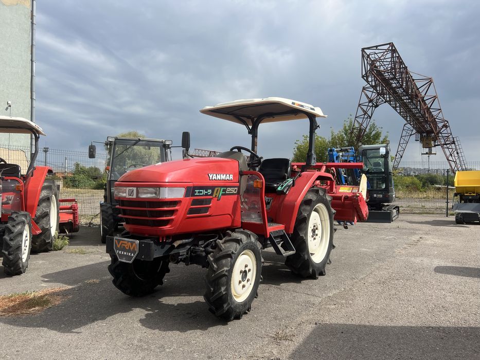 Японський міні-трактор Yanmar AF-250. Трактор Янмар АФ-250 в комплекті з ґрунтофрезою