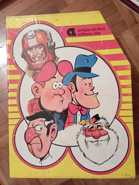 Caixa Amigos do Livro com 8 ÁLBUNS de BD