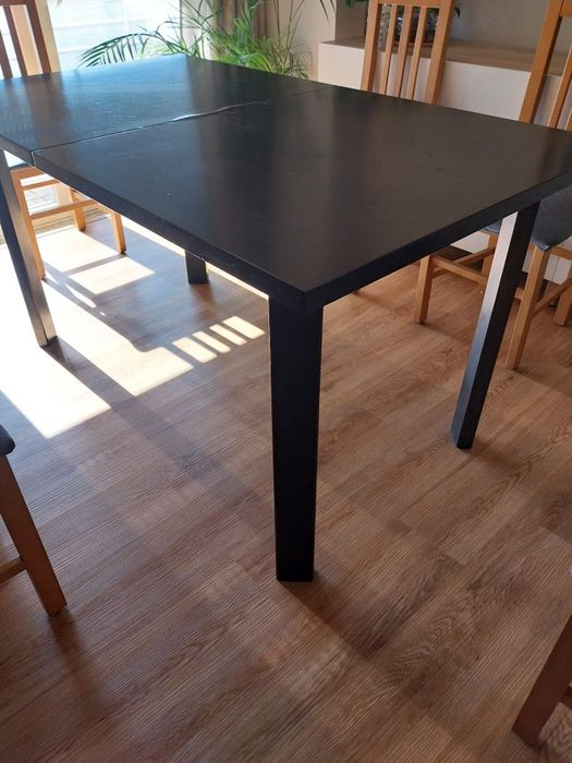 Mesa e aparador de sala