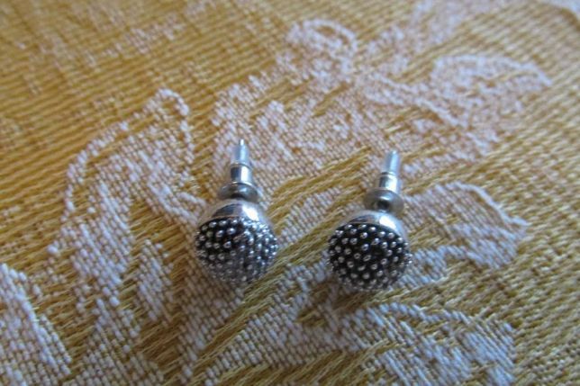 Brincos pequenos variados