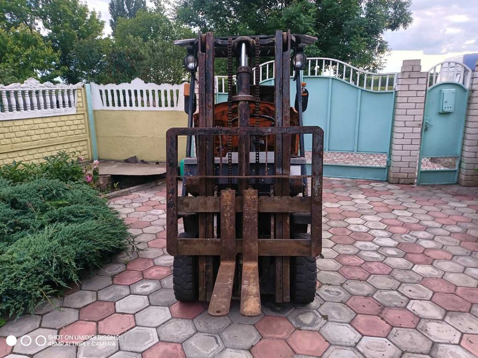 Вилочний погрузчик тойота газ/бензин, на механиці