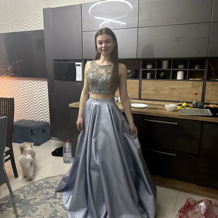 Продам платье выпускное новое .