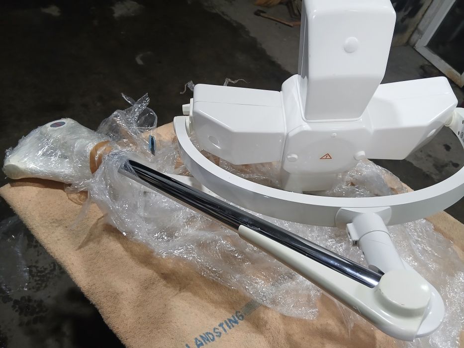 лампа хірургічна Angenieux AX=4