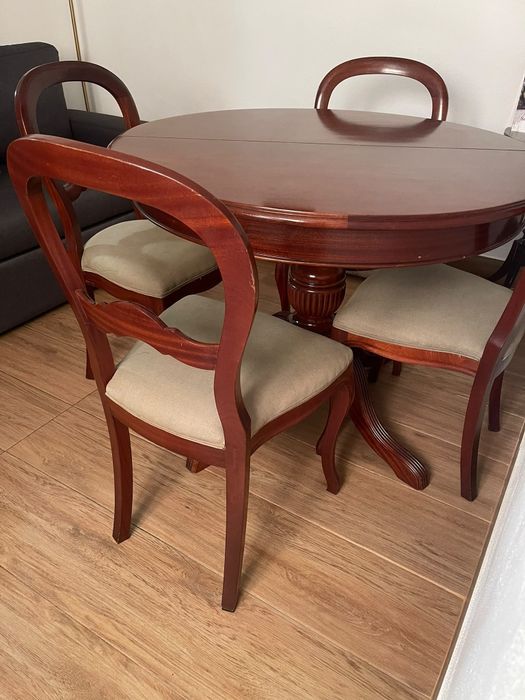 Mesa extensível com 4 cadeiras