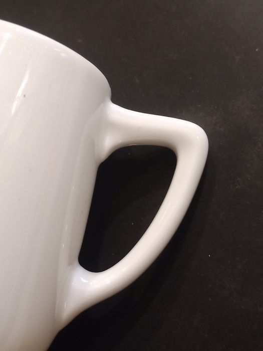 Pequena Leiteira individual da fabrica Vista Alegre - peça rara