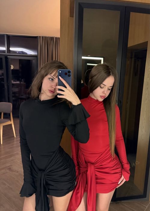 Платье красное с узлом