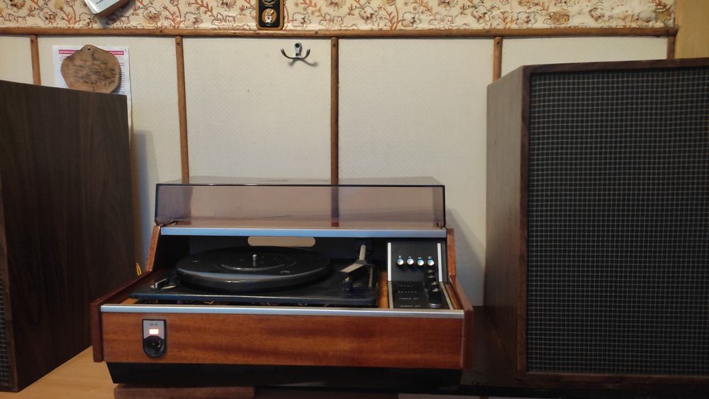 Виниловый проигрыватель Вега 106 , обслужен .