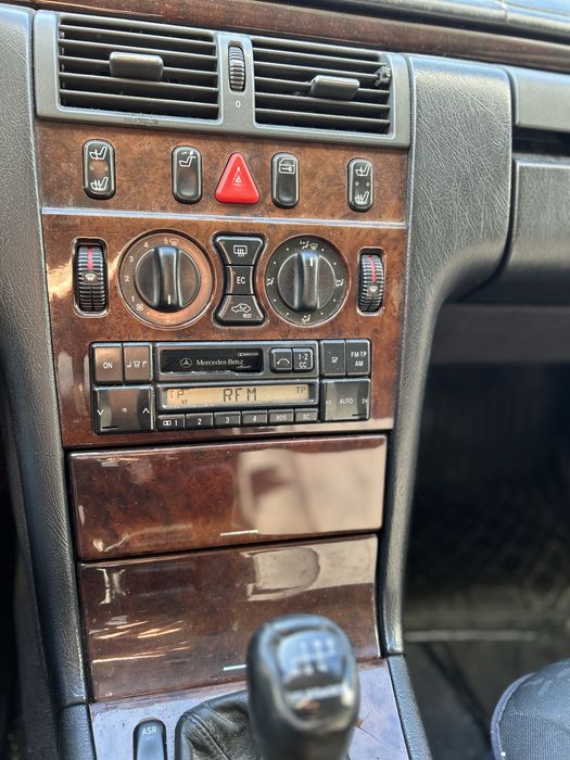 Mercedes E 220D W210