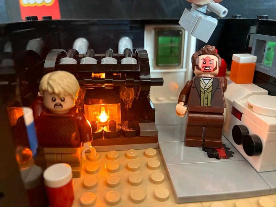 LEGO Ideas 21330 Kevin sam w domu