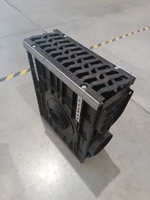 Лоток водовідведення. Пісковловлювач пластиковий з чавунною решіткою