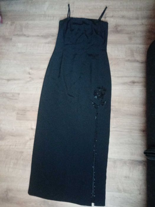 Sukienka czarna długa