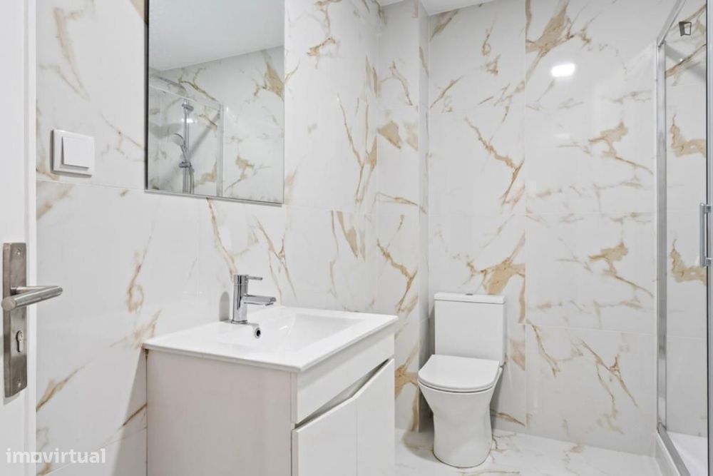 Quarto - localizado em Amadora Lisbon