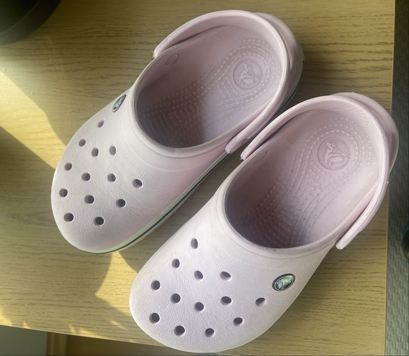 Klapki crocs pudrowy róż