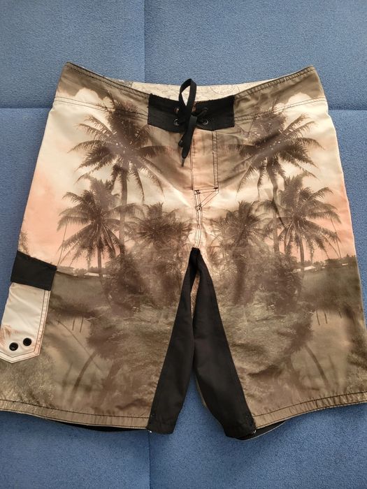 Krótkie spodenki na plażę z otwieraczem